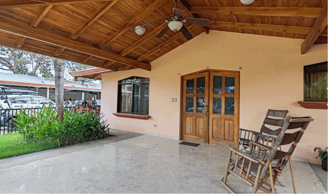 entrée de terrasse couverte casa rosa samara
