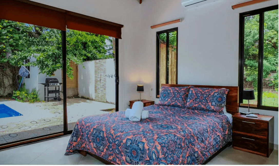 chambre avec accès à la piscine milan house samara costa rica