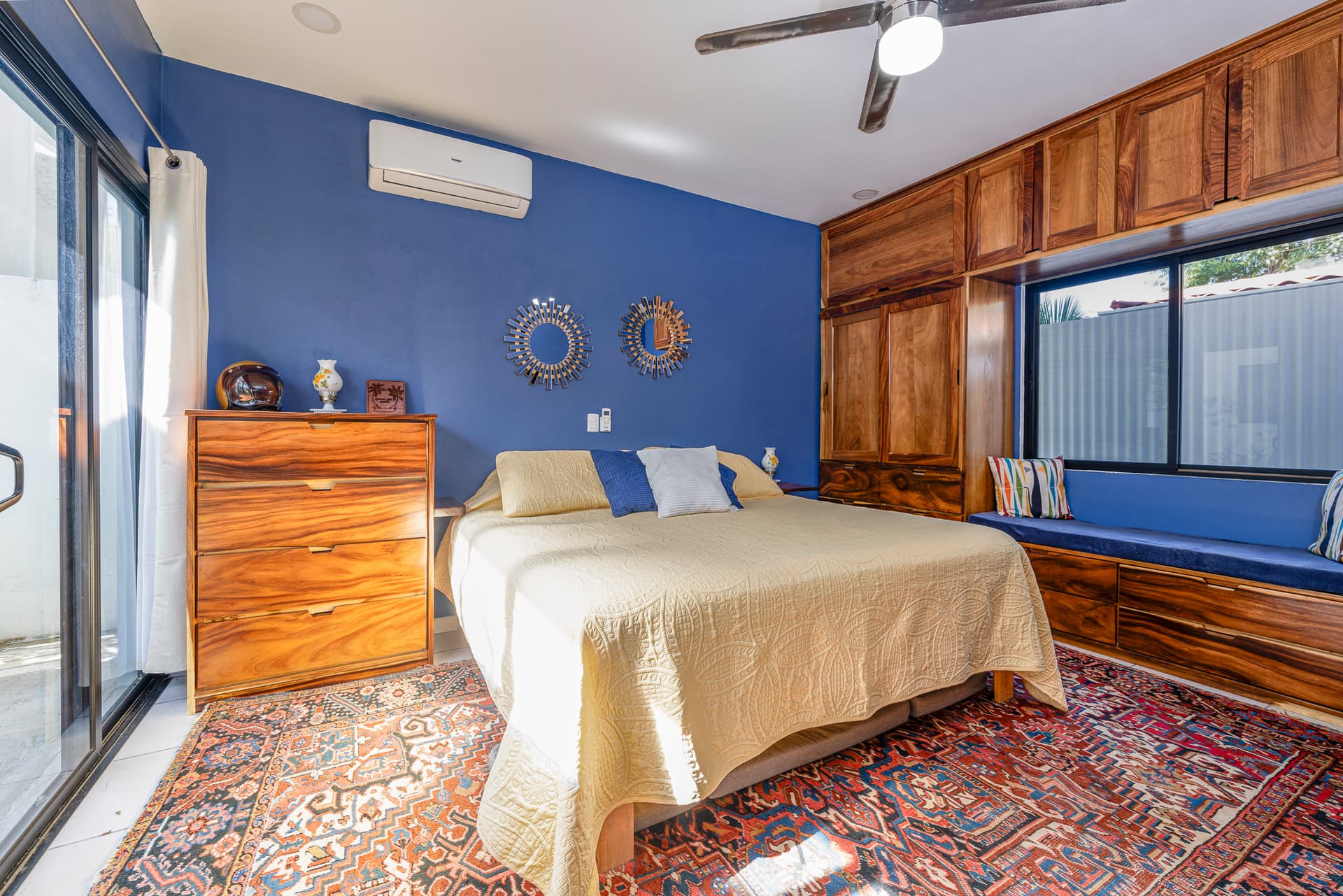 chambre moderne a l'interieur d'une maison a vendre a samara, costa rica