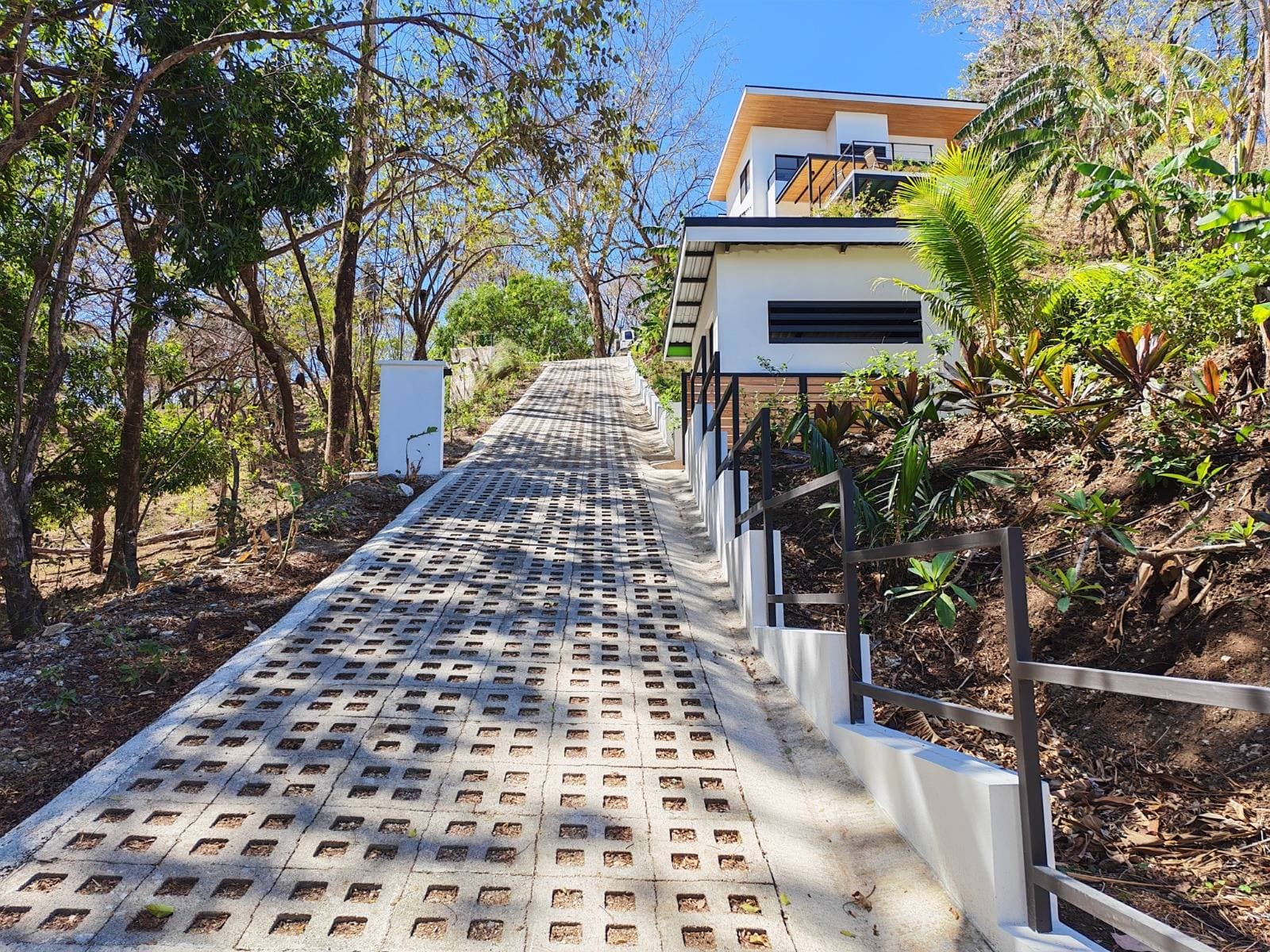 Villa Breeze, maison à vendre à Sámara, au Costa Rica Villa Breeze rue pavée