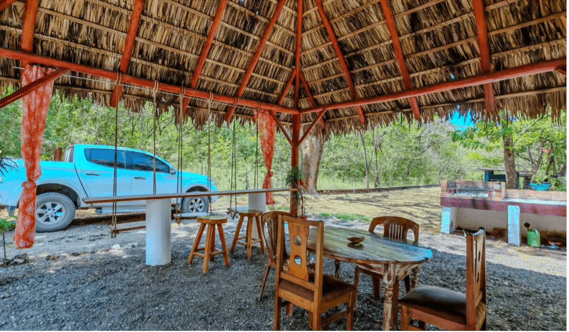 Rancho y área de comedor al aire libre tropical rancho comedor al aire libre samara