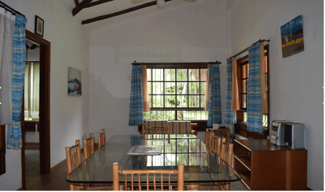 Intérieur de la salle à manger de la Villa Espanola intérieur de la salle à manger villa espagnola puerto carrillo