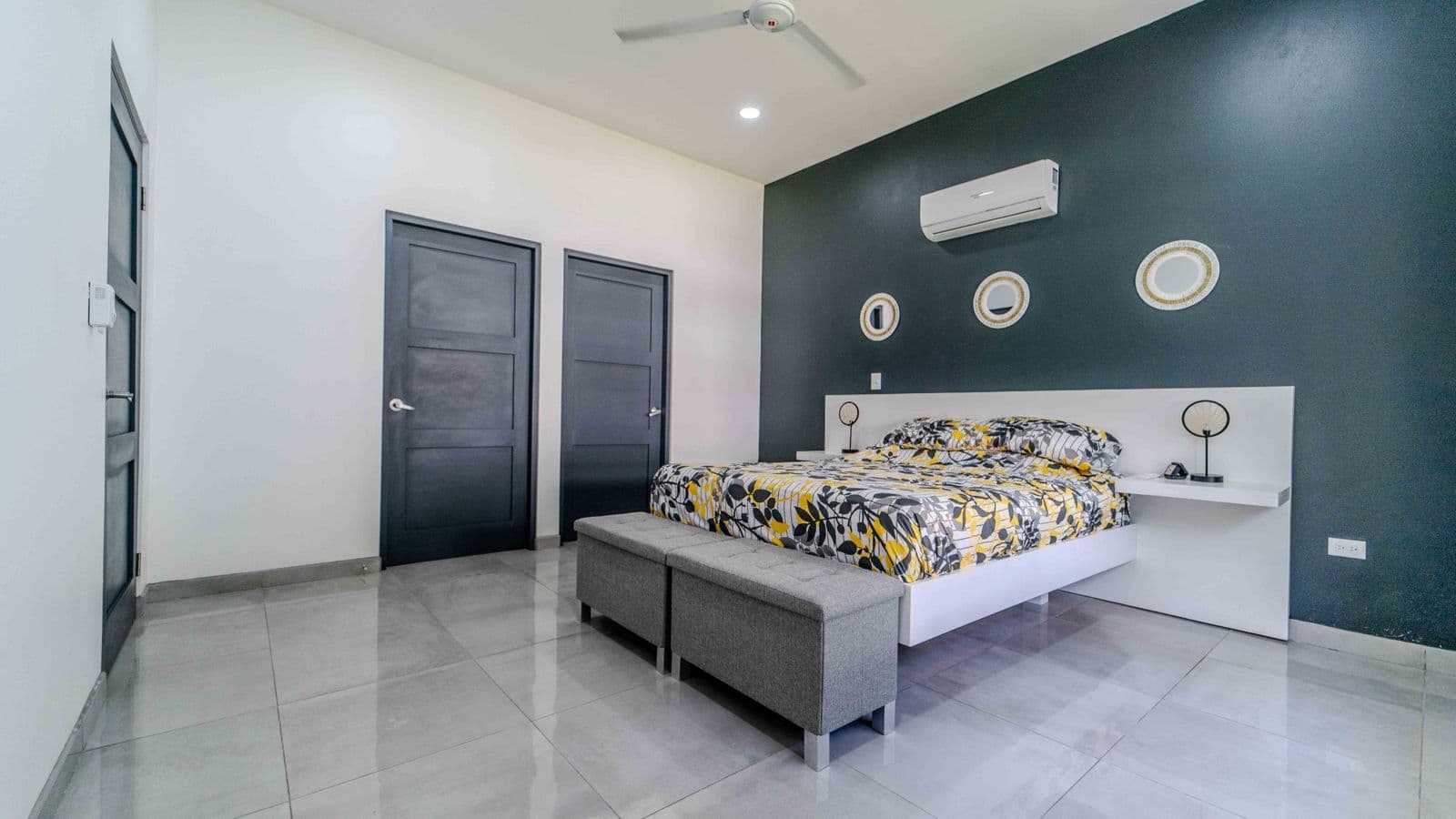 Chambre principale Snow Villa chambre principale avec une décoration moderne snow villa samara costa rica