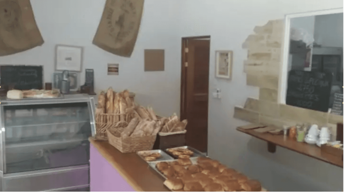 Intérieur de vitrine de boulangerie intérieur de boulangerie présentoir à pain