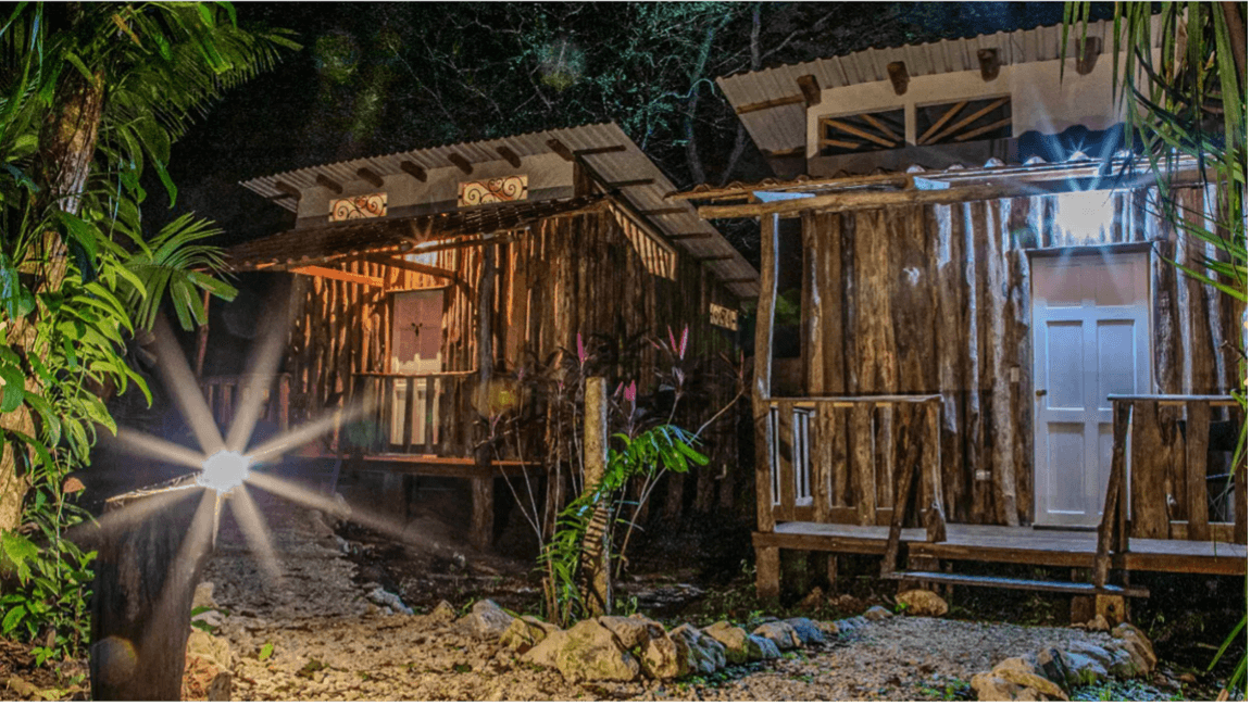 Cabane rustique dans la jungle Retraite en bungalow tropical au Costa Rica