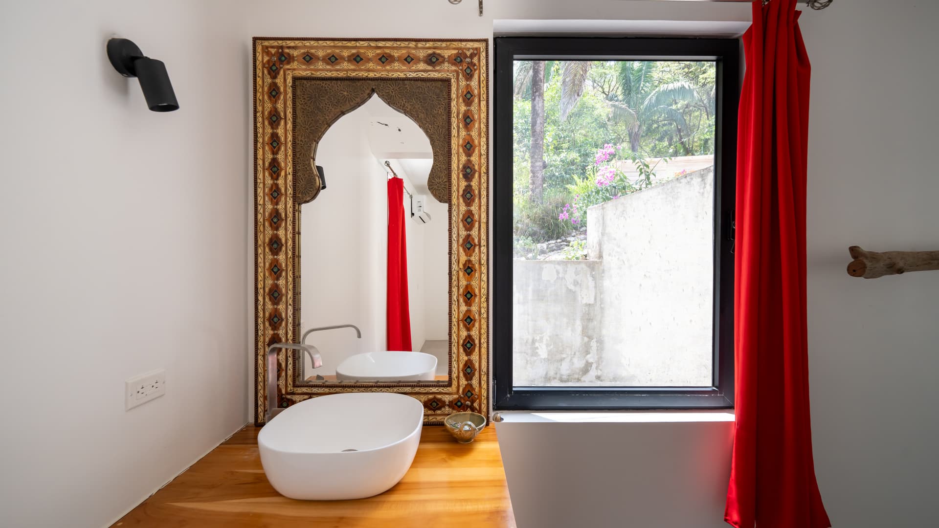 Salle de bains design Jungle Villa Samara salle de bain moderne et design à l’intérieur d’une villa-jungle à vendre à Samara, Costa Rica
