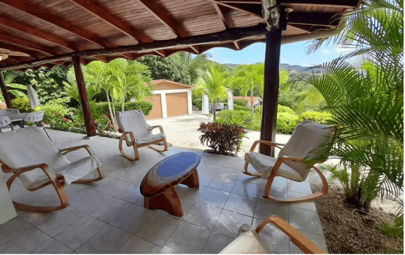 Terrasse couverte Diamond Mountain Villa coin salon sur terrasse couverte avec vue sur la jungle, Costa Rica