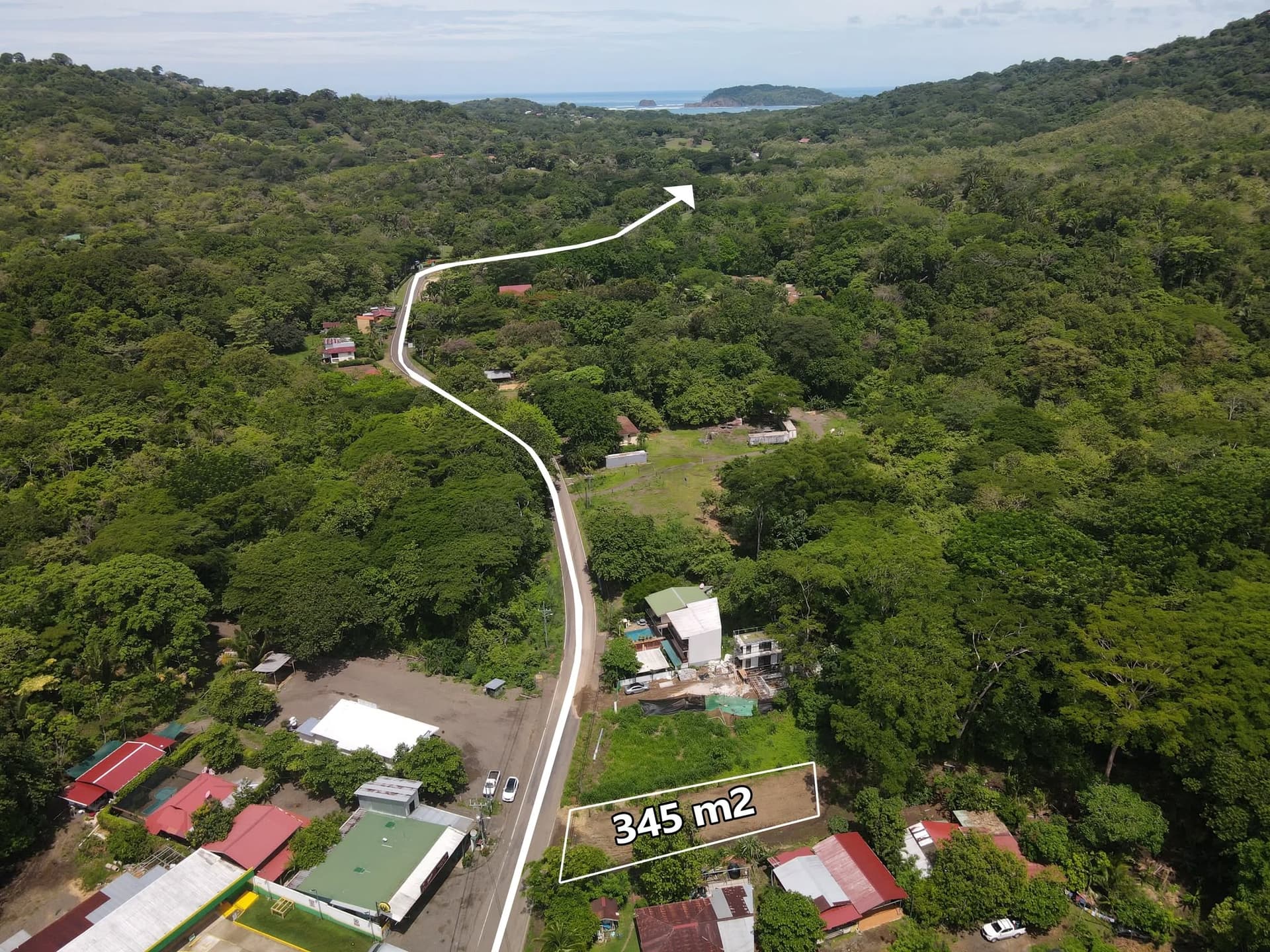 Montagnes et océan à proximité montagnes environnantes et océan près de lote estrada