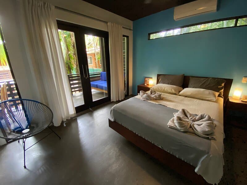 Elegante dormitorio de invitados habitación de hotel boutique Costa Rica