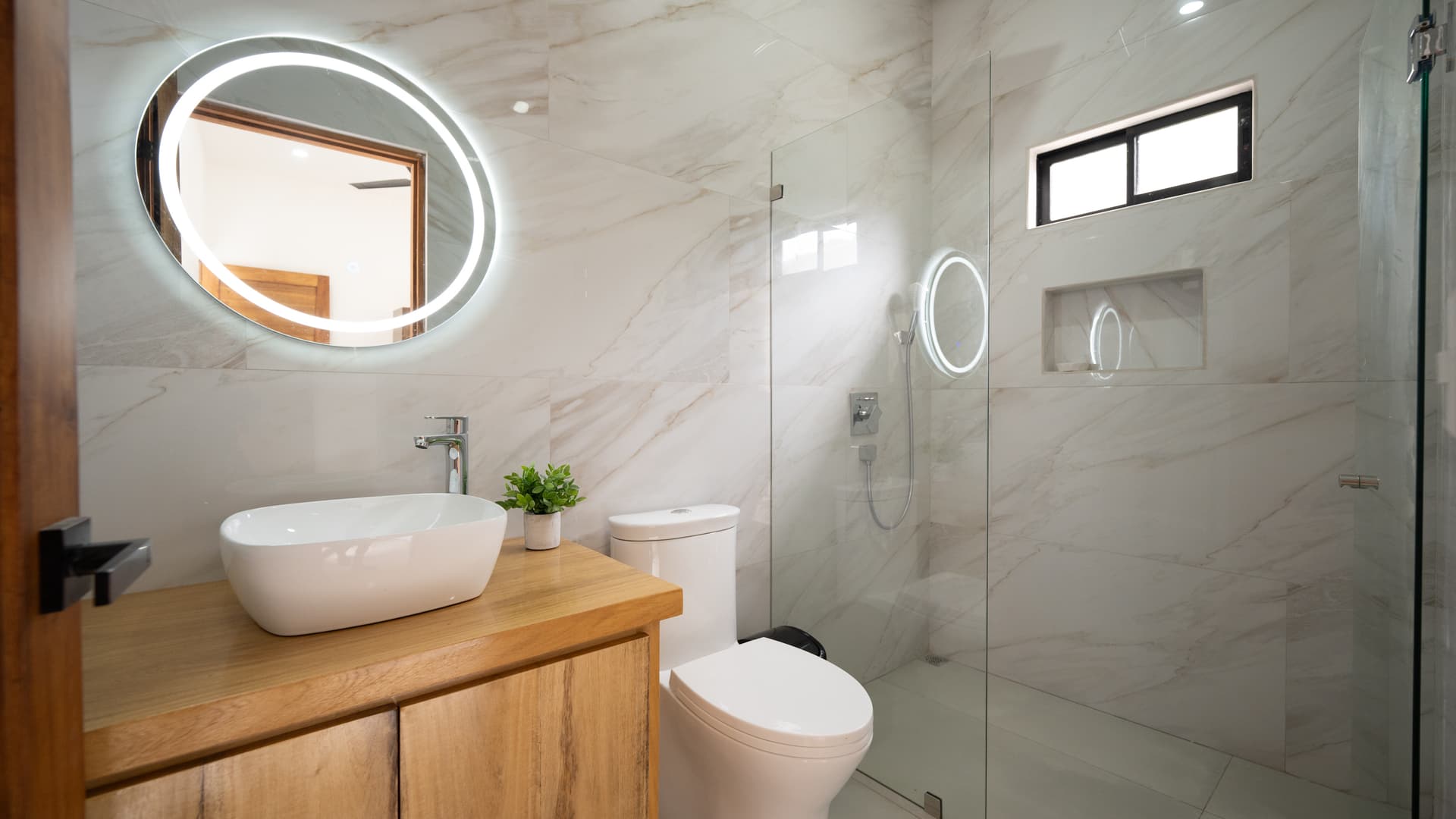 Salle de bain moderne Villa Serenidad salle de bain moderne avec des finitions élégantes à l'intérieur de la villa Serenidad, Samara, Costa Rica