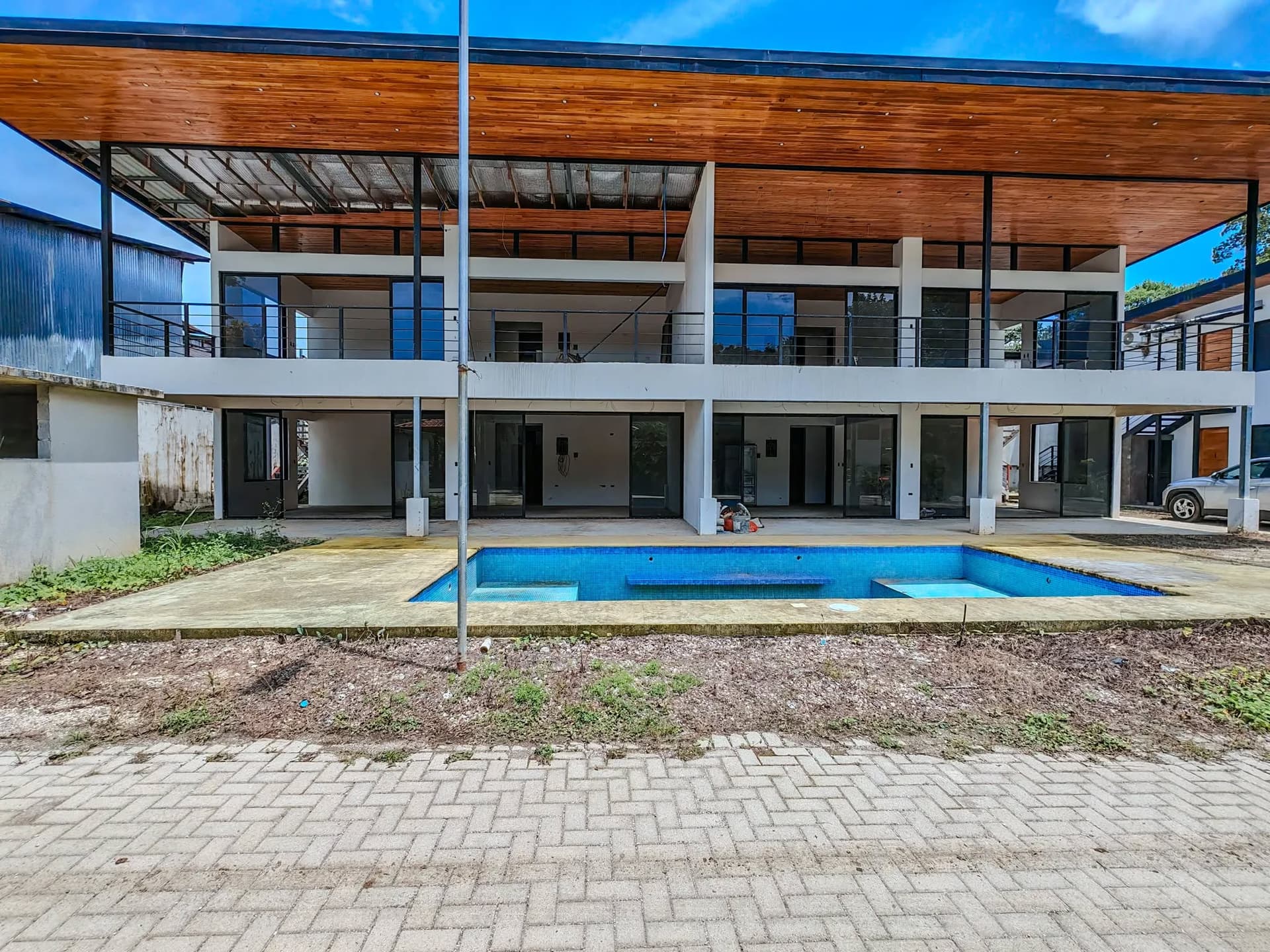 Espace cour de piscine zone centrale de cour avec piscine projet des appartements Samara