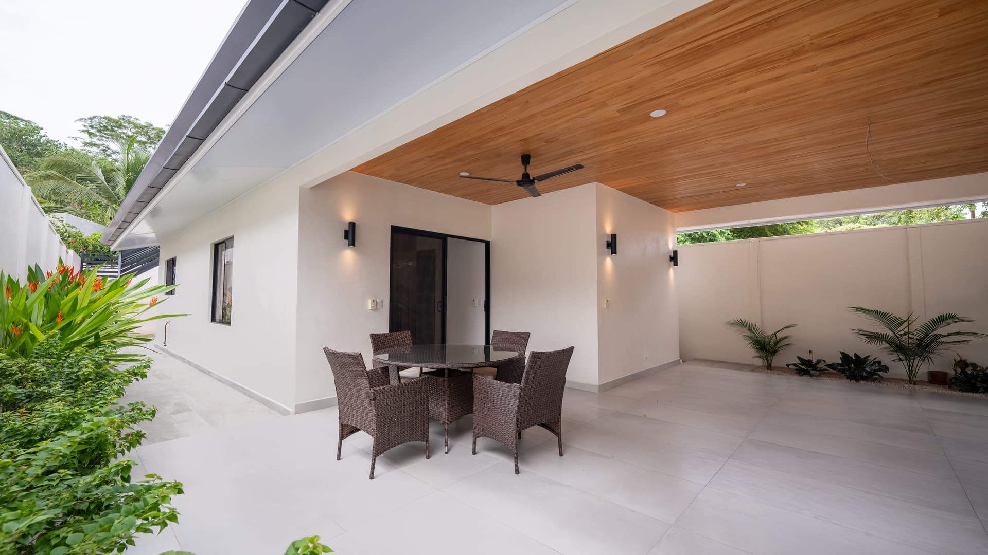 Villa Serenidad Samara avec terrasse couverte terrasse couverte espace repas extérieur à la Villa Serenidad maison à vendre Samara Costa Rica